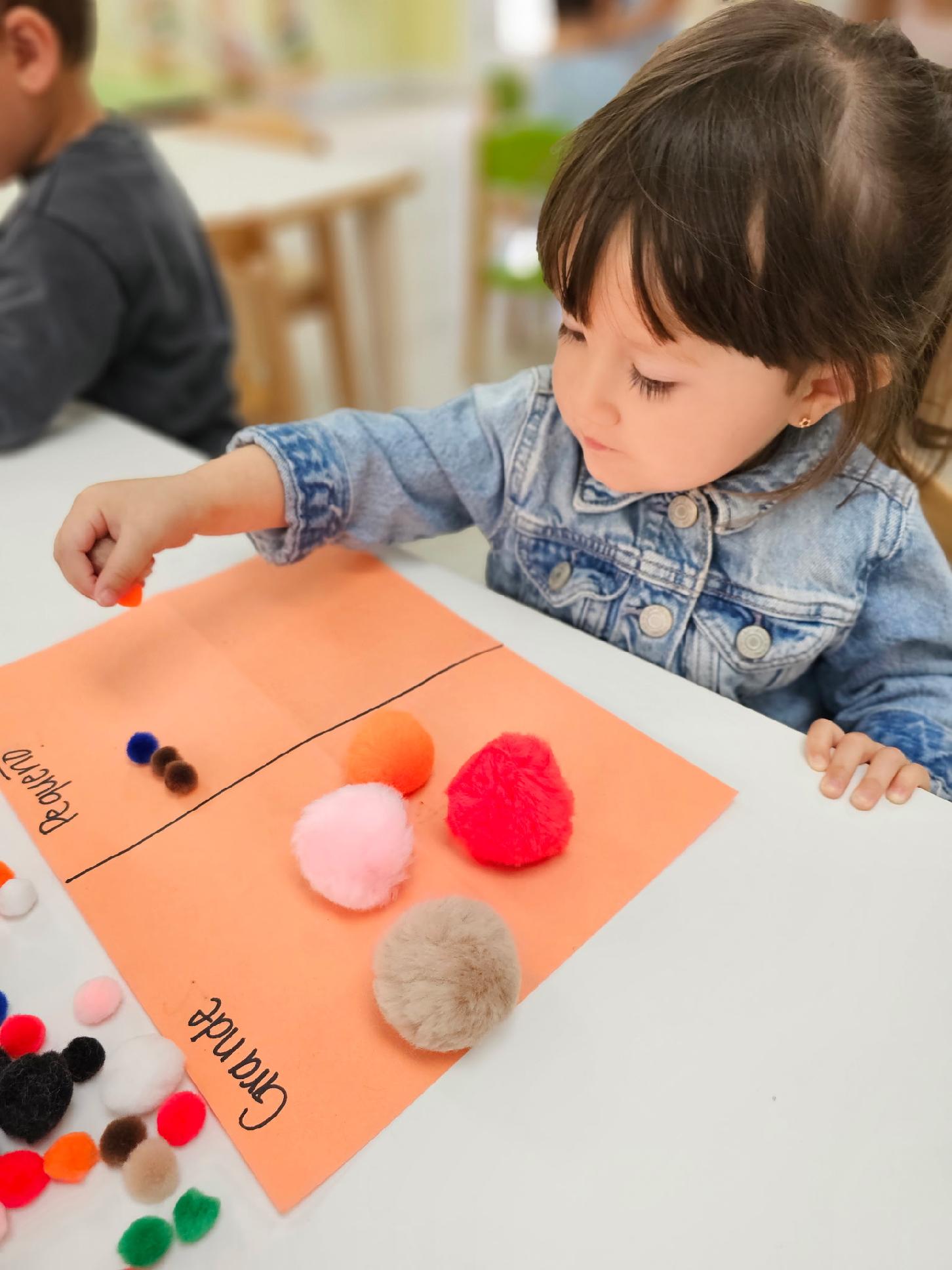 Bilingual educator reading aloud to a small group of children in Spanish